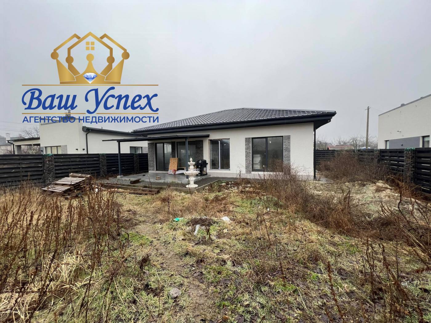 Продаж нового будинку в містечку. В один поверх село Романків.
