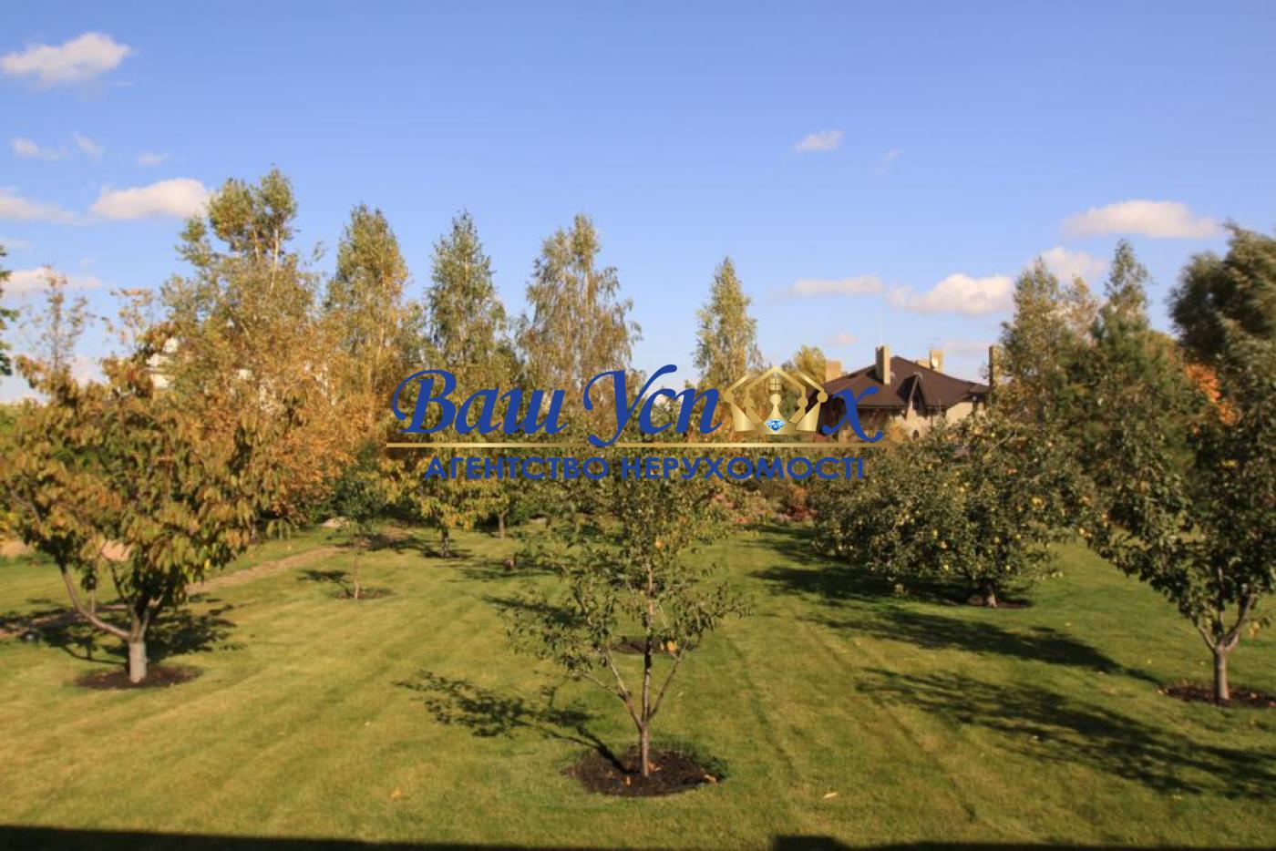 Продажа дома в городке с выходом на реку . Дамба .