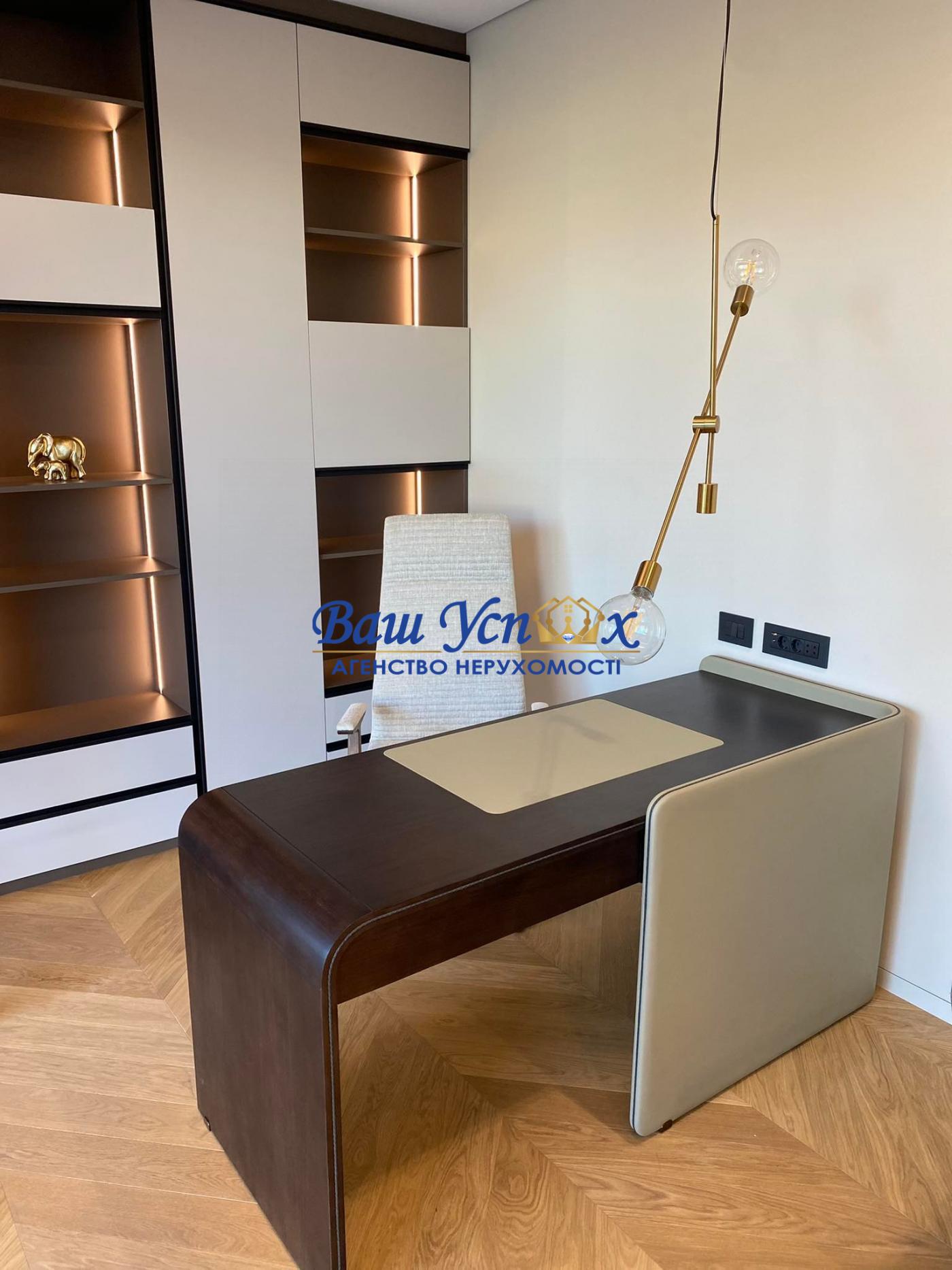 Продажа дома с выходом на воду .КГ Riviera Village