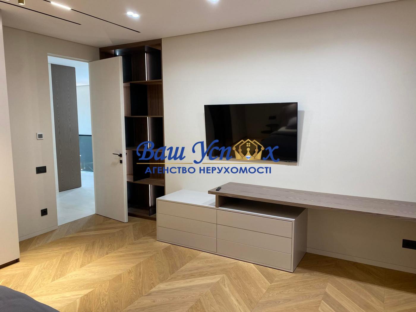 Продажа дома с выходом на воду .КГ Riviera Village