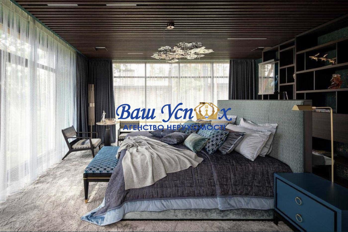 Продаж розкішного будинку з виходом на озеро КГ Riviera Village
