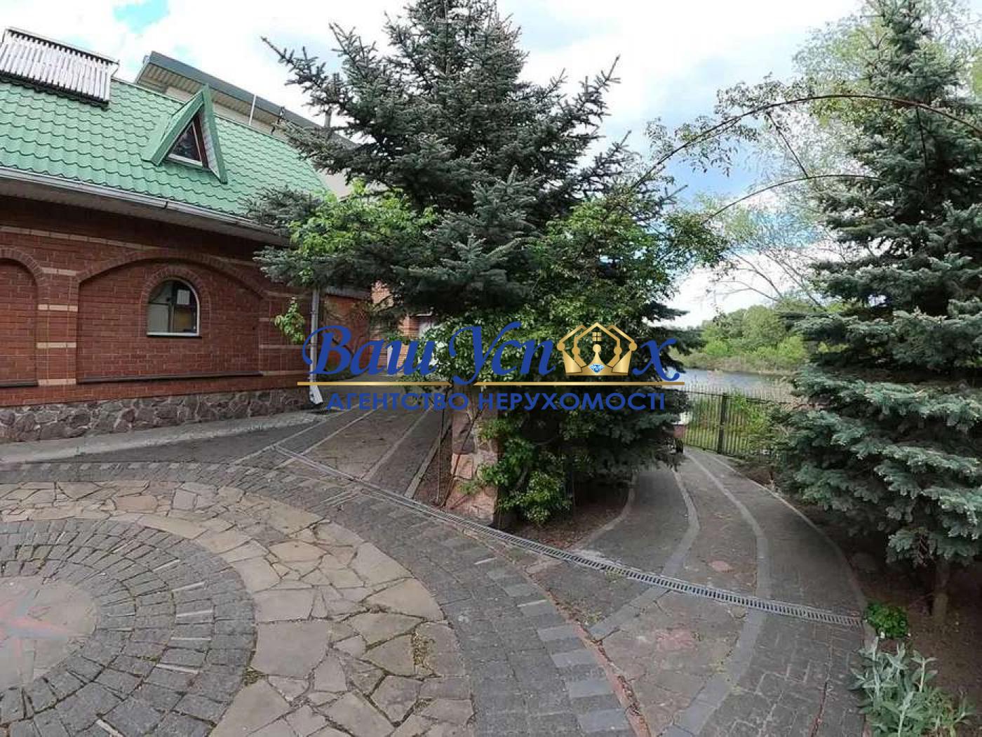 Продаж елітного будинку з власним вихідом до води в селі Козин