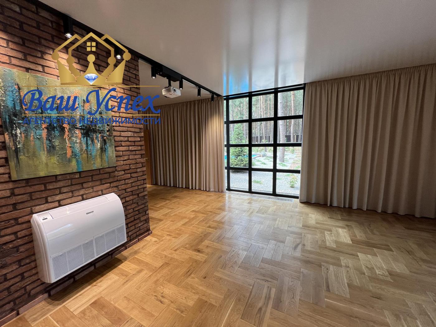 Продажа нового дома с ремонтом в городке в лесу Riviera Village.