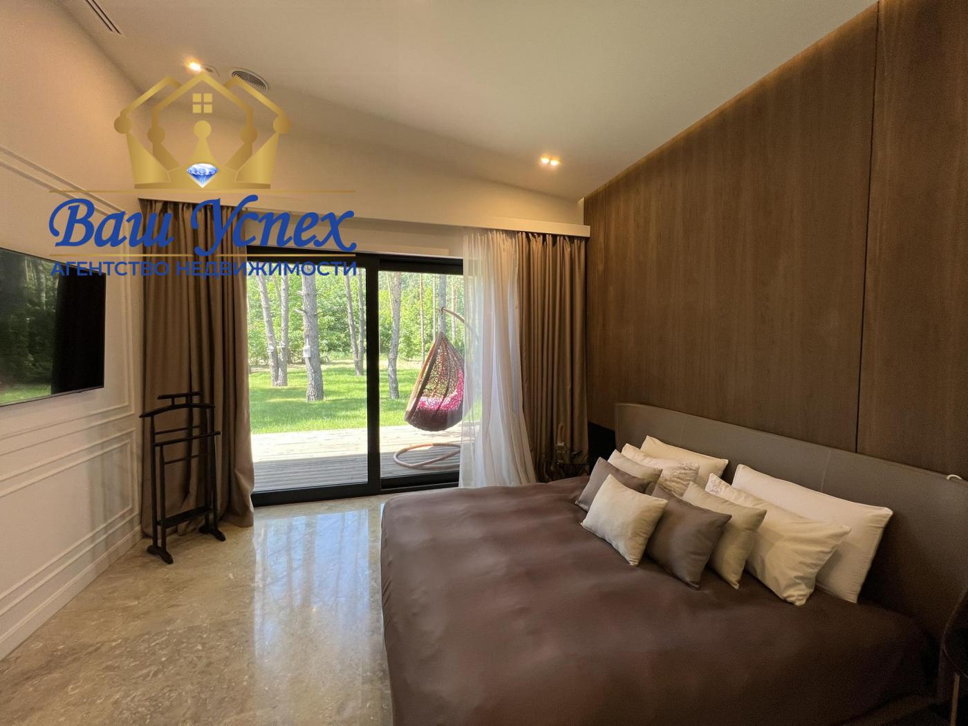 Продаж сучасного будинку в містечку в лісі. КГ RIVIERA VILLAGE