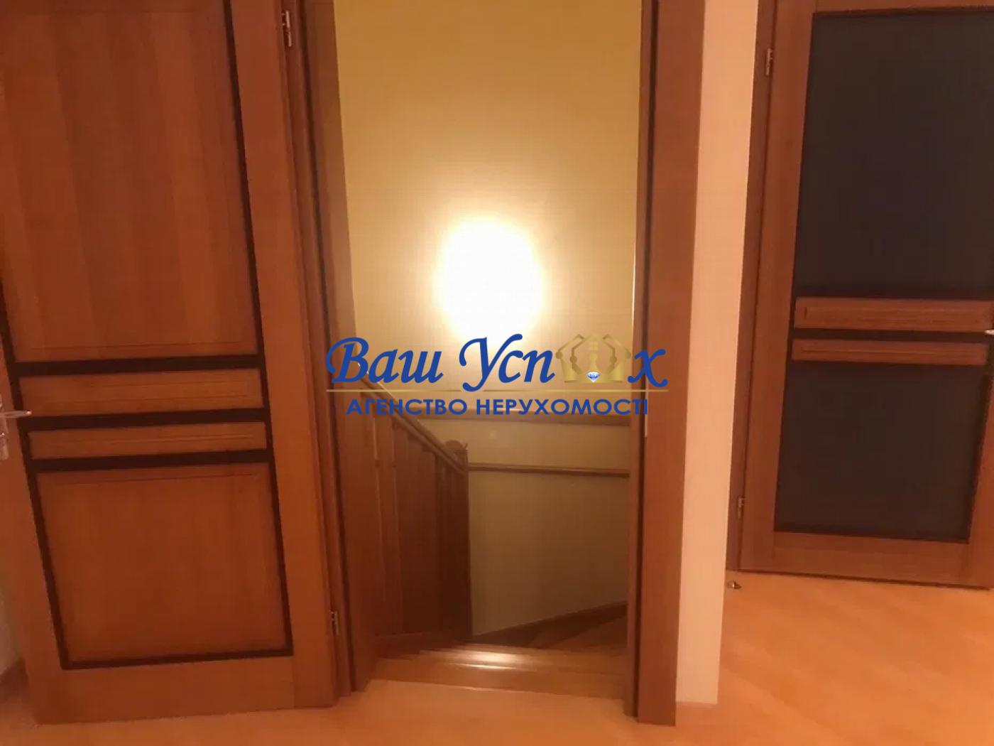 Продажа  4 ком  в центре Киева  по улице Дарвина 3