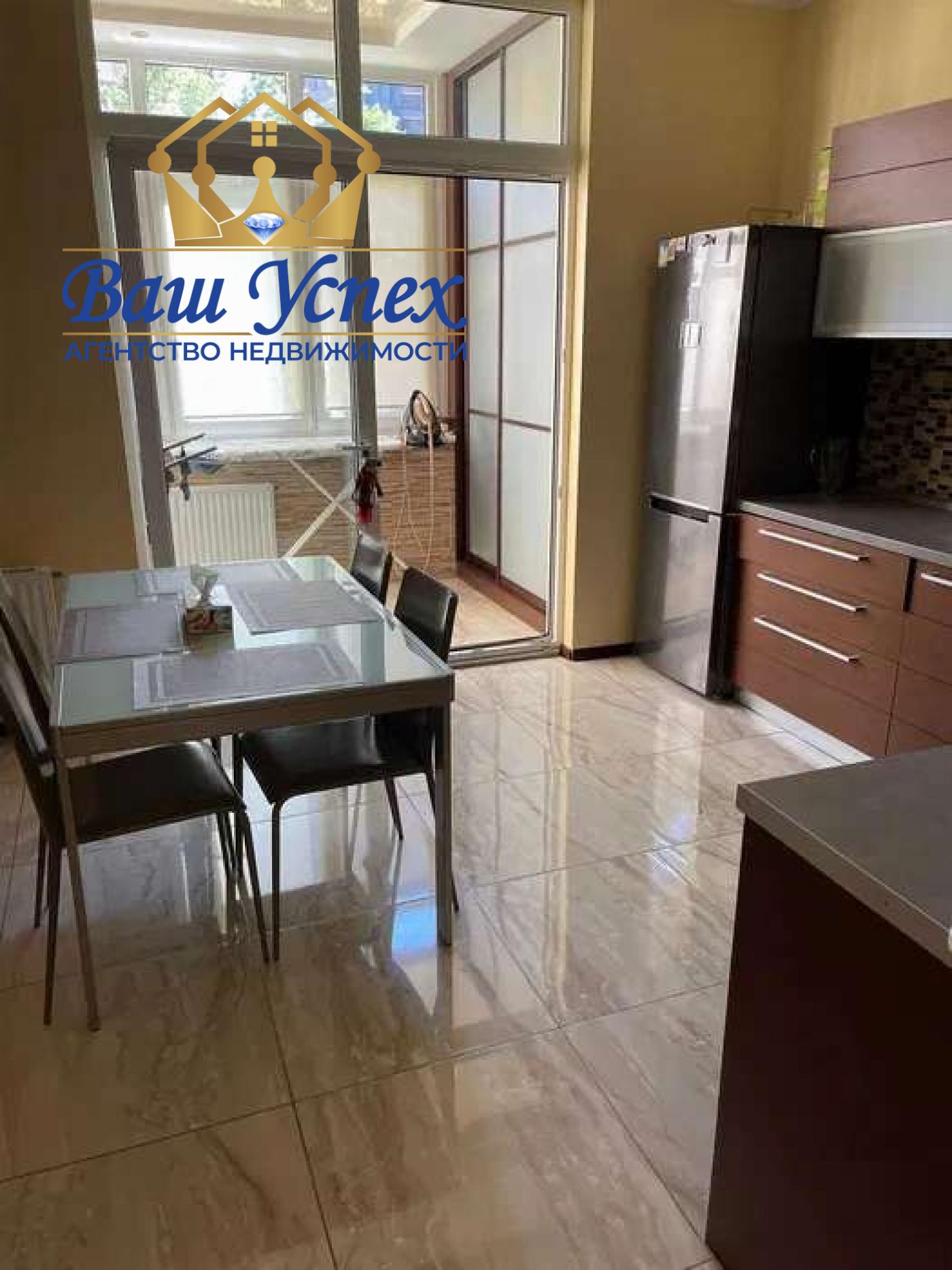Продам 3 ком квартиру  по ул. Вячеслава Чорновола 29а.Метро Лукьяновская
