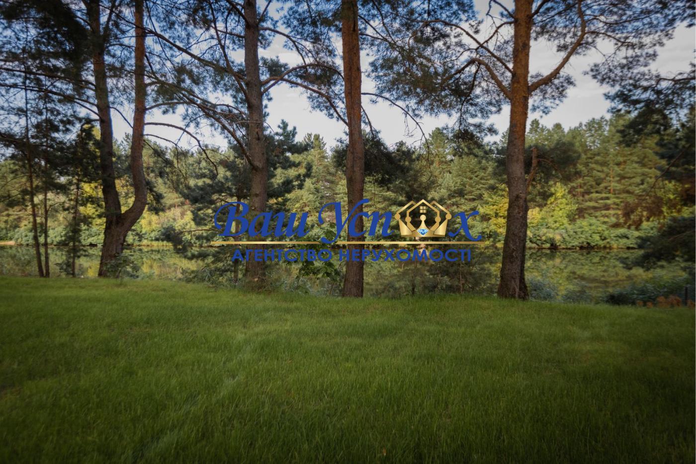 Продаж будинку  в городке в лесу , с выходом на реку. Дамба .