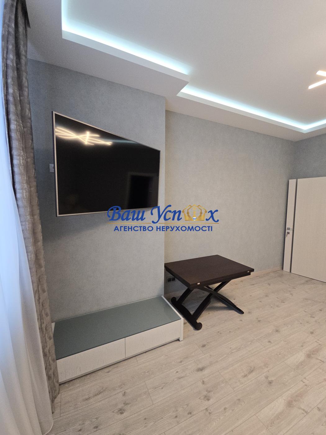 Продаж 1 ком  с ремонтом   ул Юрия Поправки .метро Черниговская