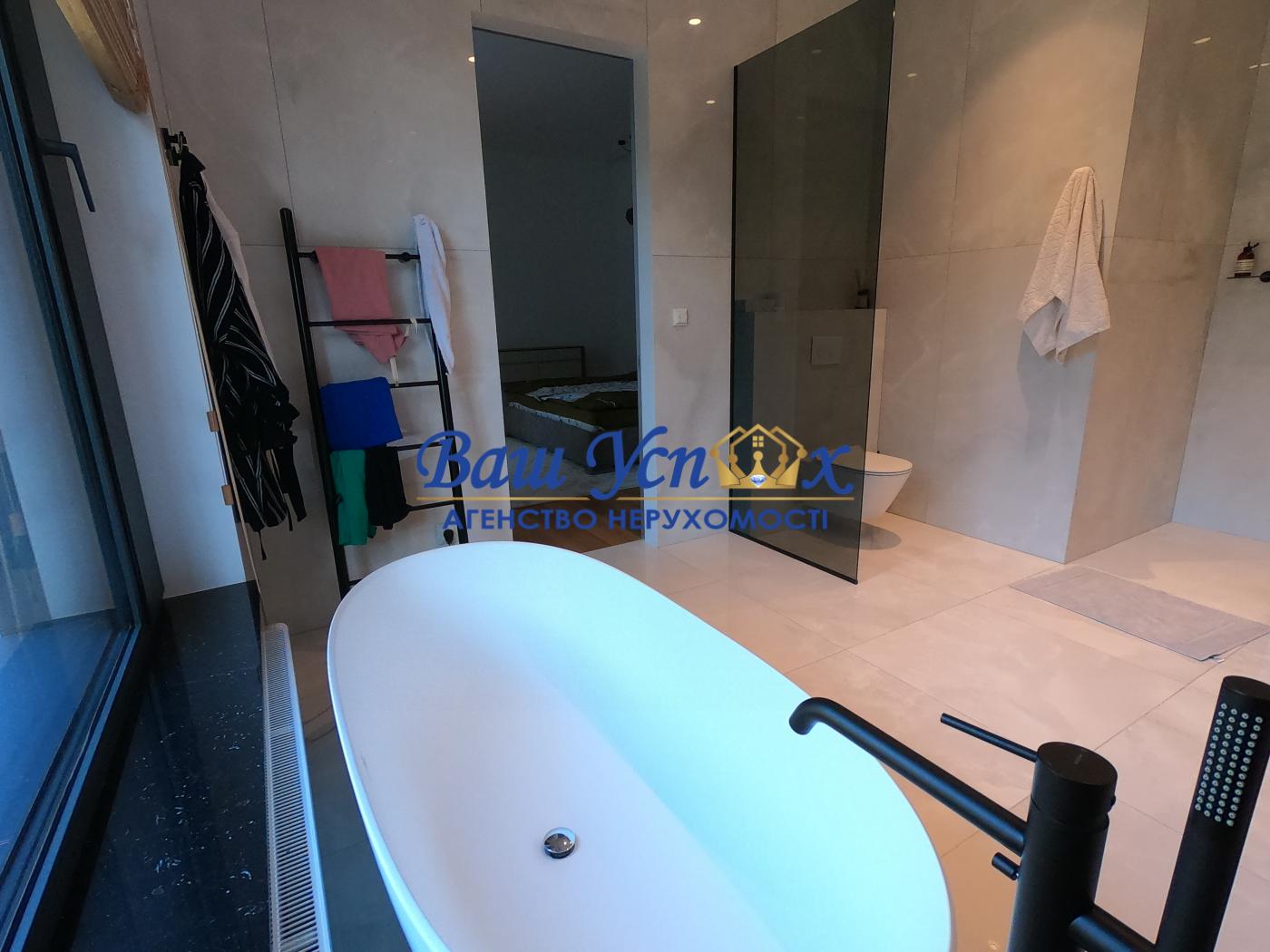 Продаж будинку з ремонтом  у лісі в КГ Riviera Village