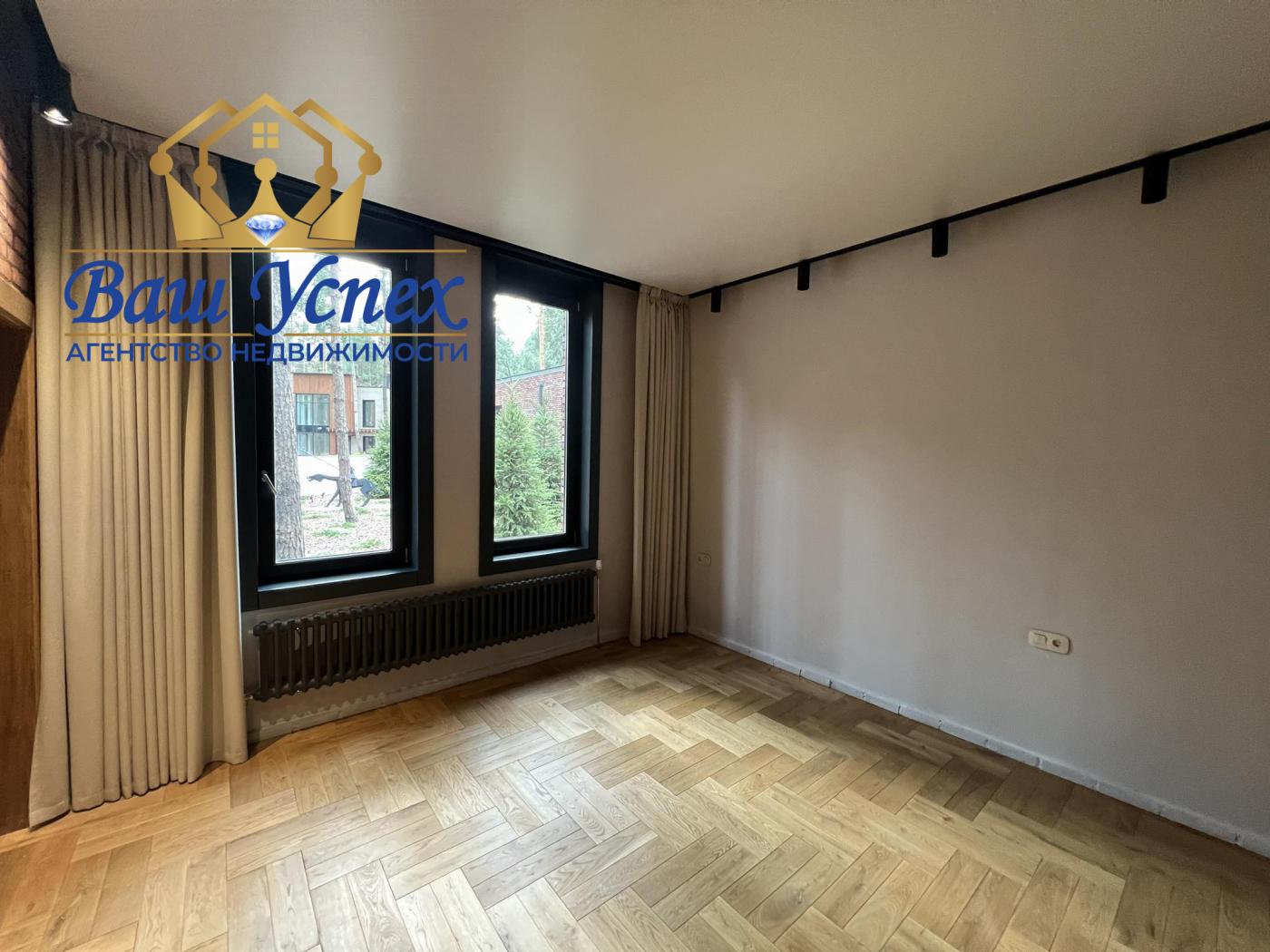 Продажа нового дома с ремонтом в городке в лесу Riviera Village.
