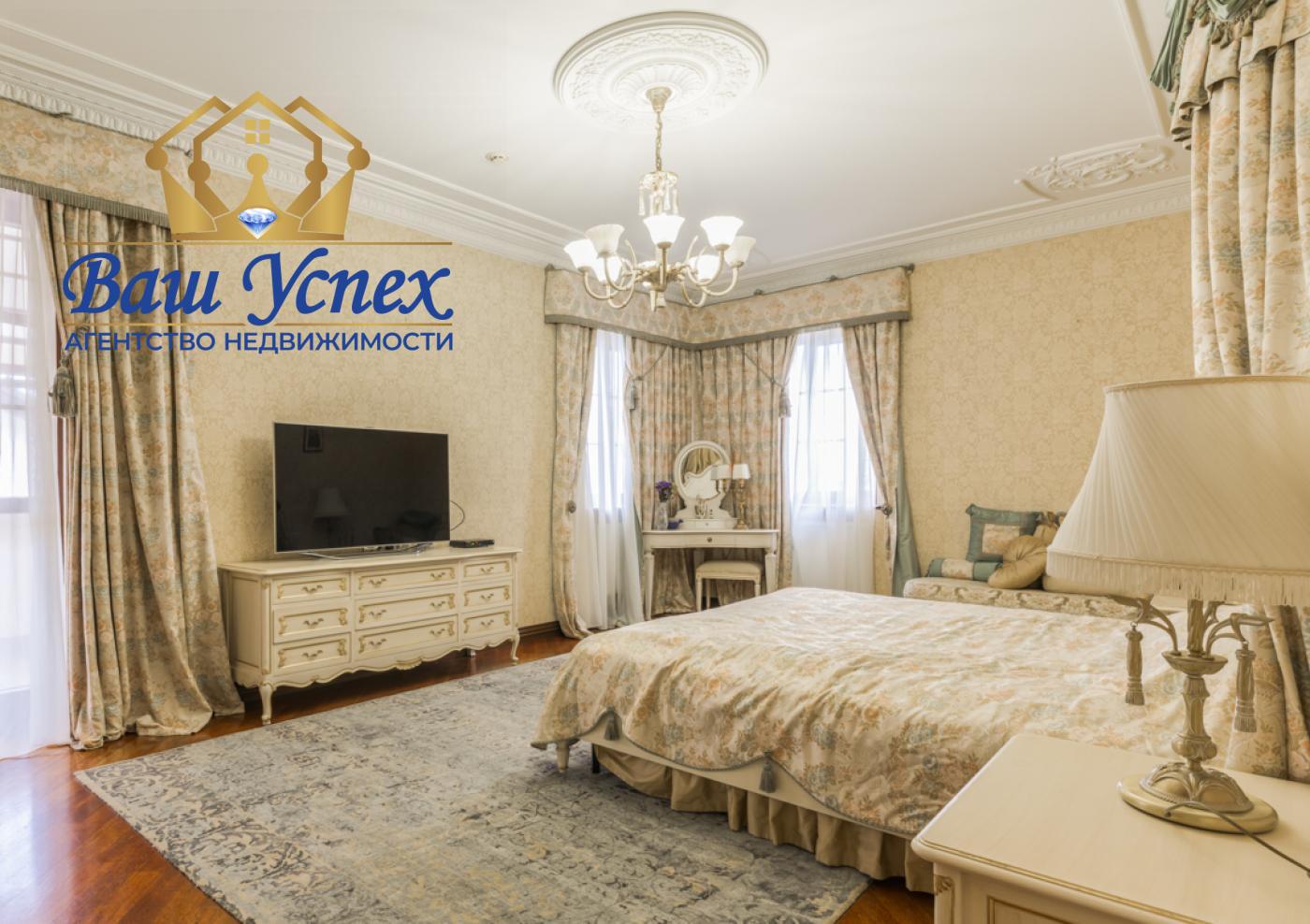 Продажа классного дома в лесу.  В центре села Лесники.Новообуховская трасса