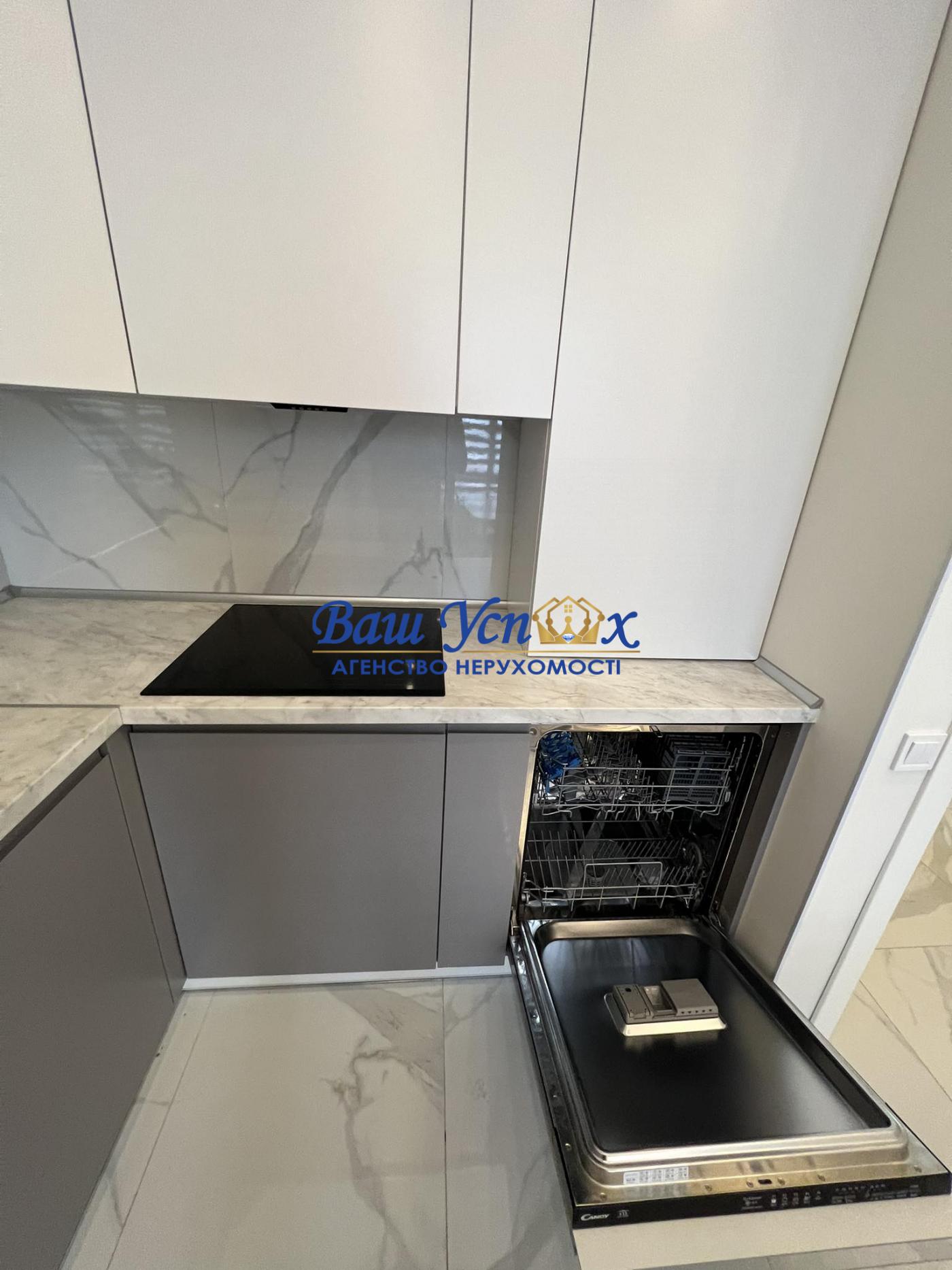 Продажа 1 ком с ремонтом и мебелью . вулиця  Ломоносова 40