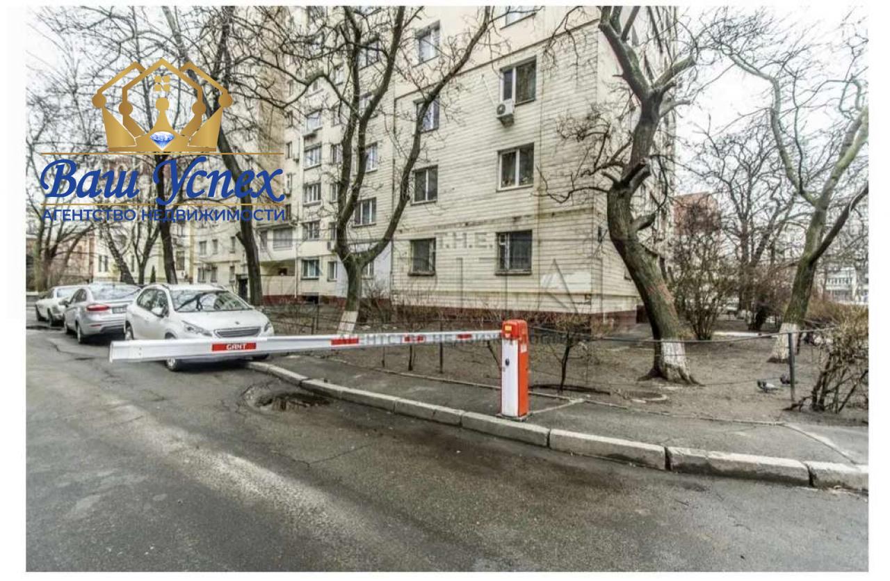 Продам 2-х комнатную с ремонтом по ул.Левандовская 14 .,Печерск
