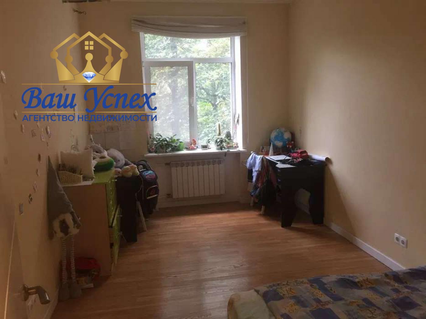 Продам 3 ком квартиру пр-т Победы 45. Сталинка. Метро Шулявская