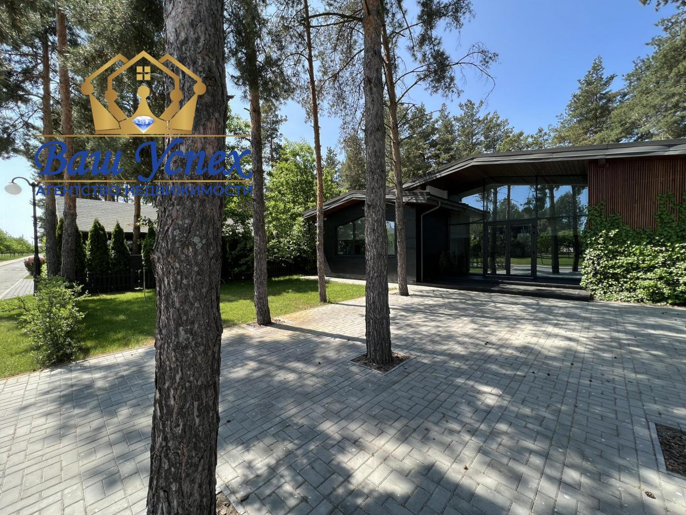 Продаж сучасного будинку в містечку в лісі. КГ RIVIERA VILLAGE