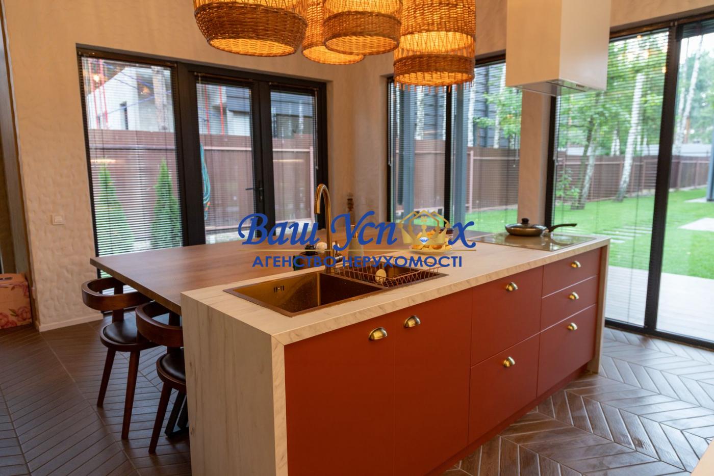 Продажа дома в городке .Возле озера КГ Riviera Village