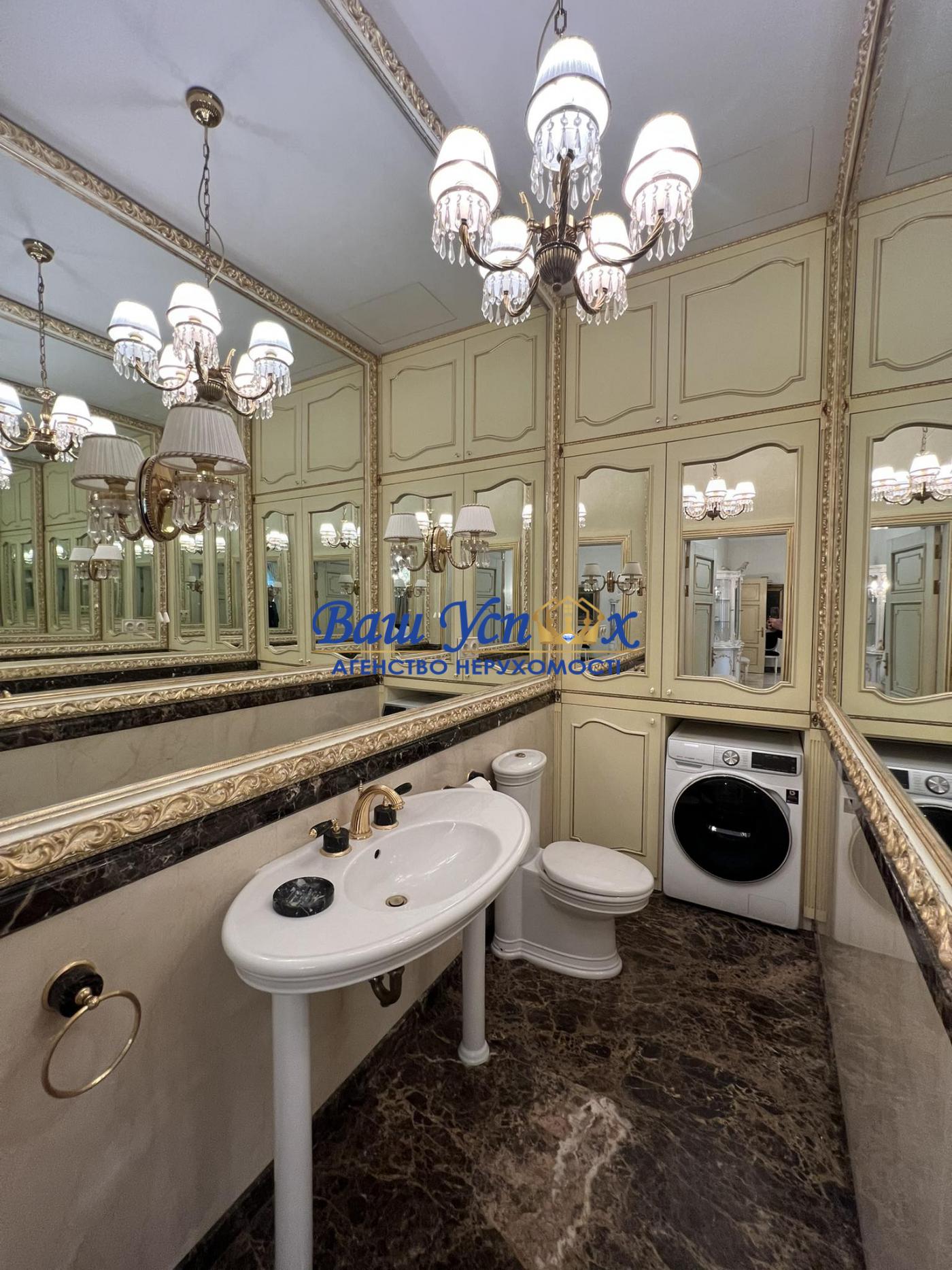 Продажа 4 ком с ремонтом  царский дом  ул. Жилянская, Классика