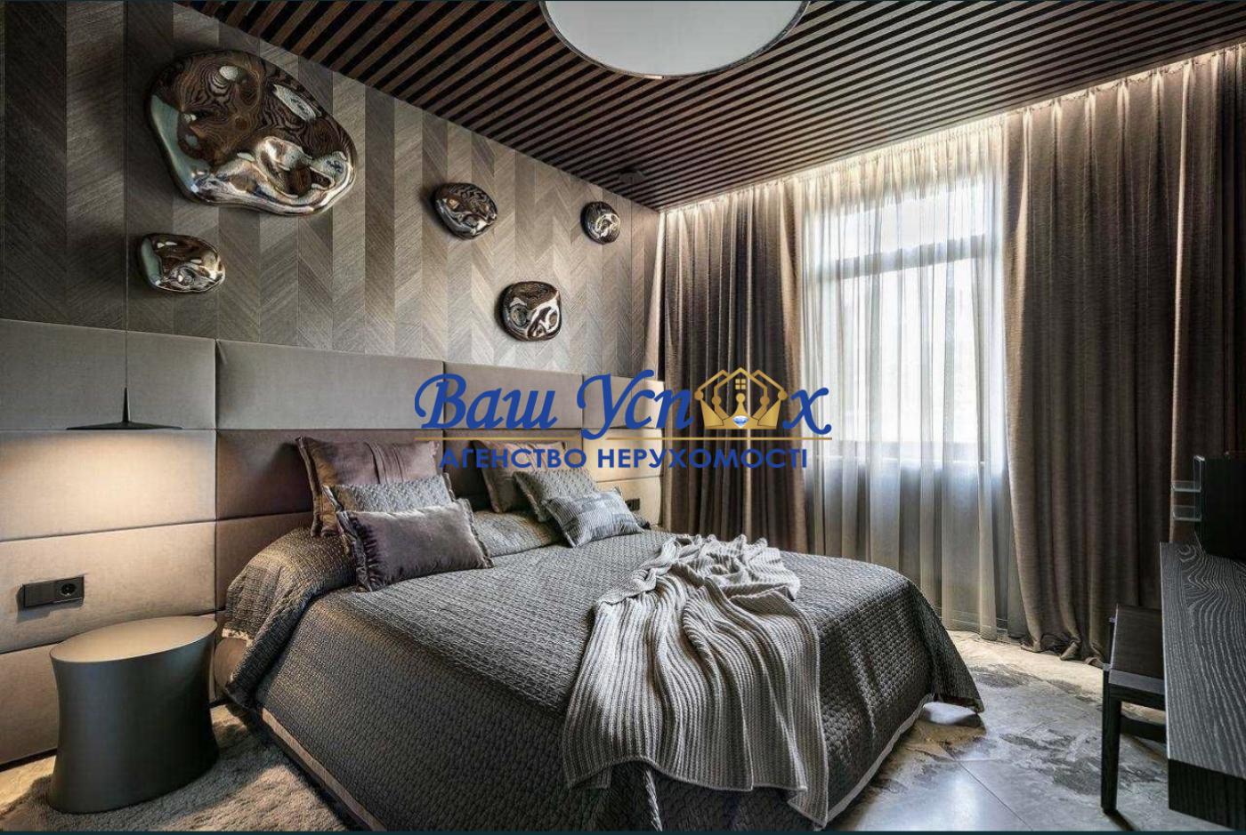 Продаж розкішного будинку з виходом на озеро КГ Riviera Village