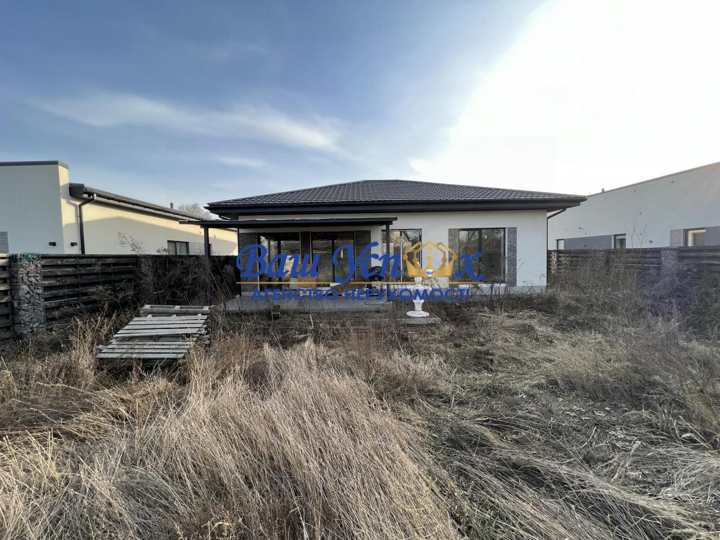 Продаж нового будинку в містечку Романків.