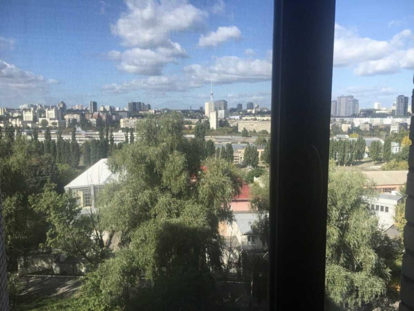Продается 4-комнатная квартира по ул. Тополевая. Метро Вокзальная
