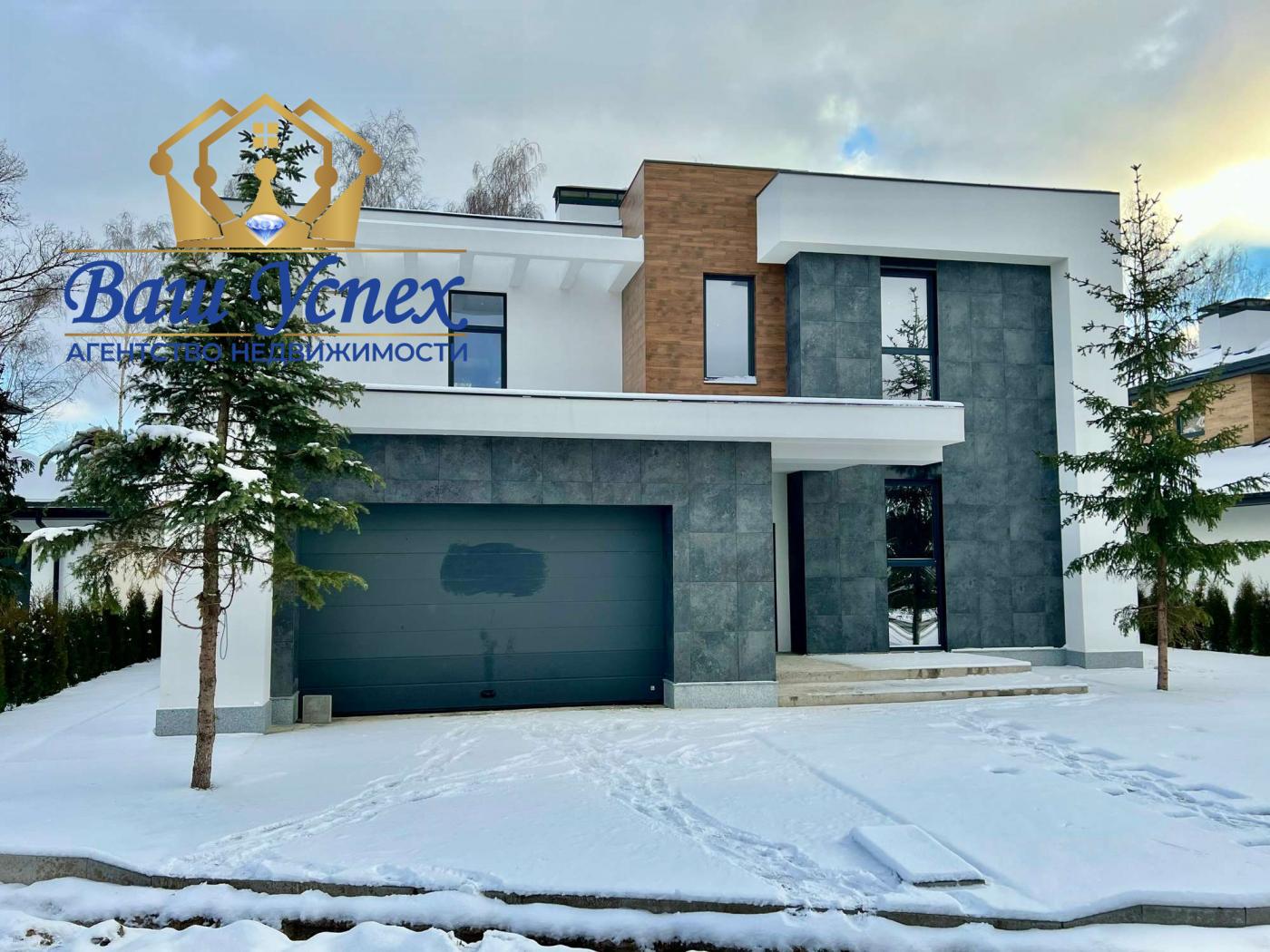 Продажа дома в городке с выходом на воду. Район Осокорки.