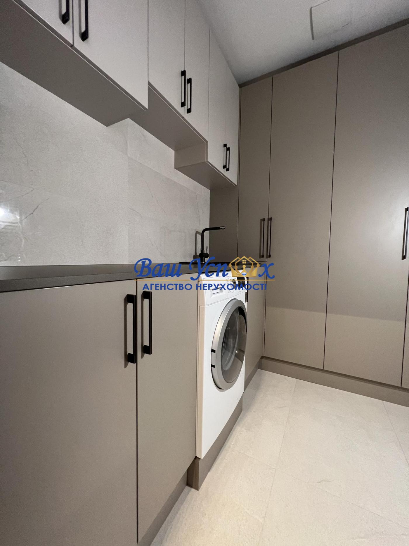 Продажа  4 ком с ремонтом . Институтская 18 а .ЖК Липска Вежа.