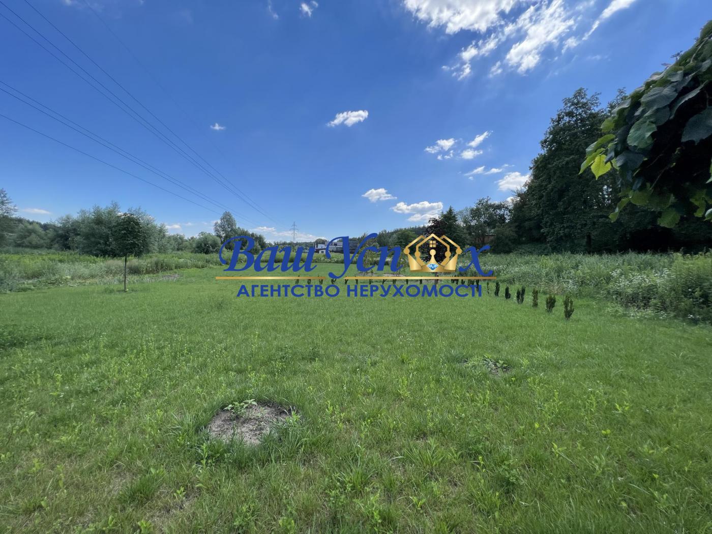 Продажа земли с  озером и лесом  в селе Ходосовка .