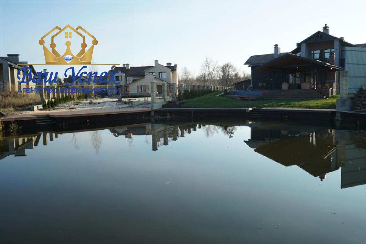 Продажа современного дома с ремонтом .Плюты. выход на реку