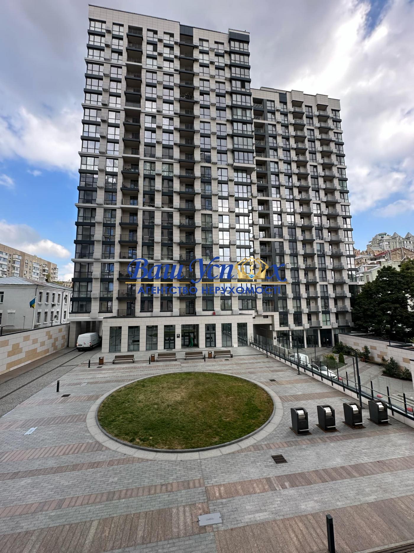 Продаж 4 кімнатної квартири з терасою  ЖК Ярославів Град .