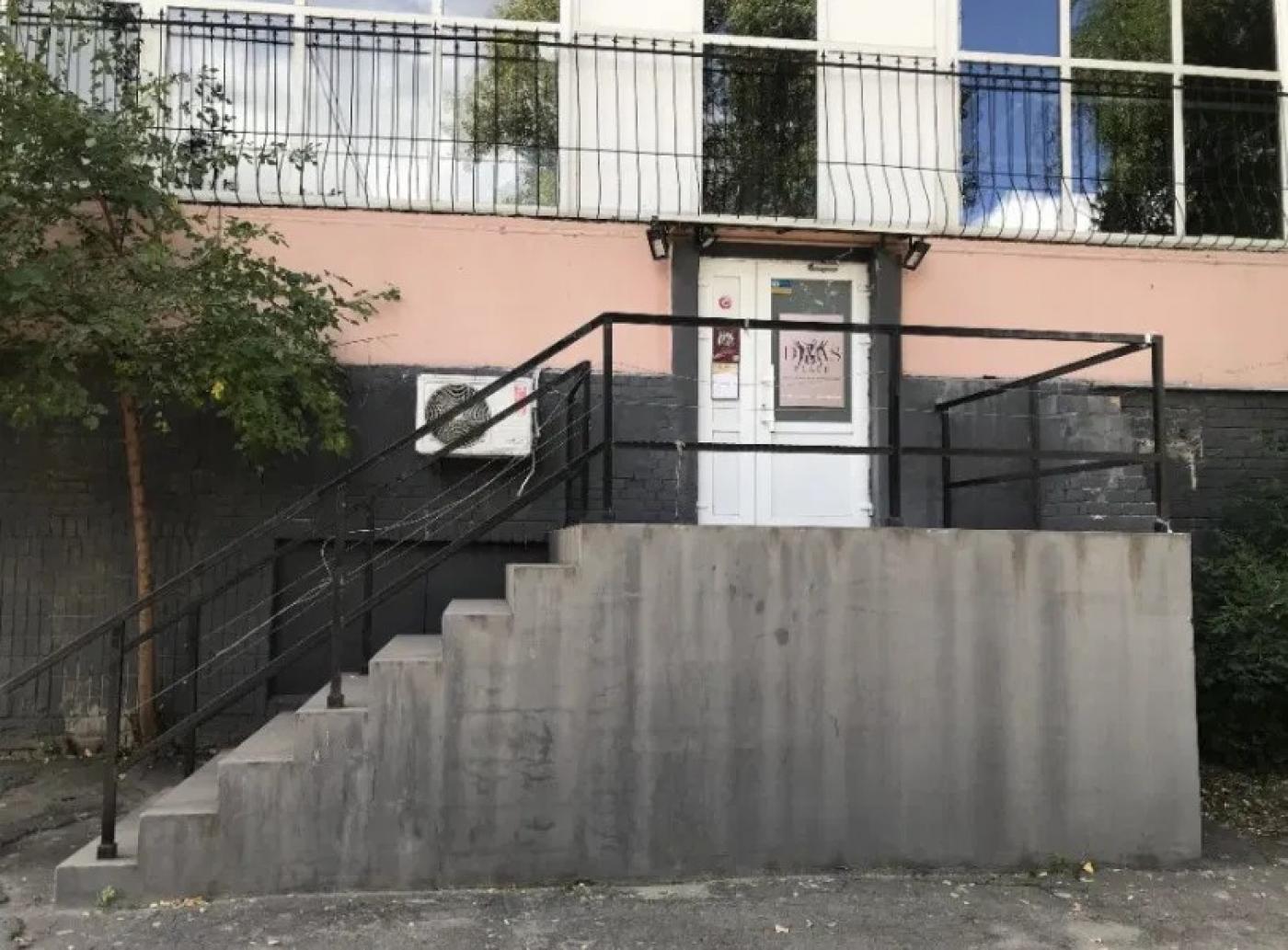 Продажа фасадного помещения ул. Васильковская 30