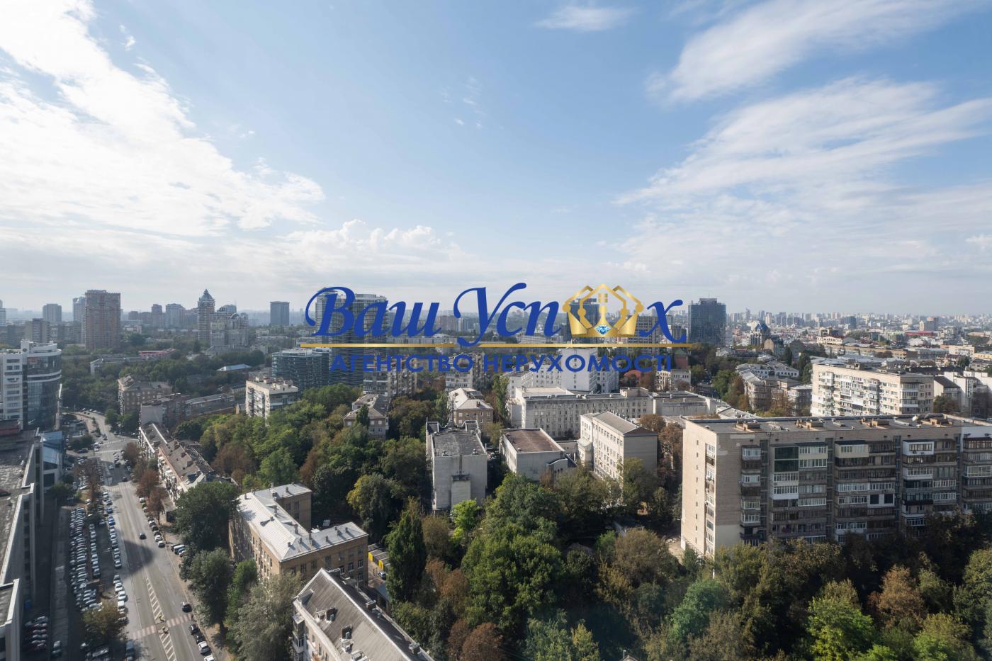 Продажа пентхауса с ремонтом в центре Киева. Кловский спуск 5