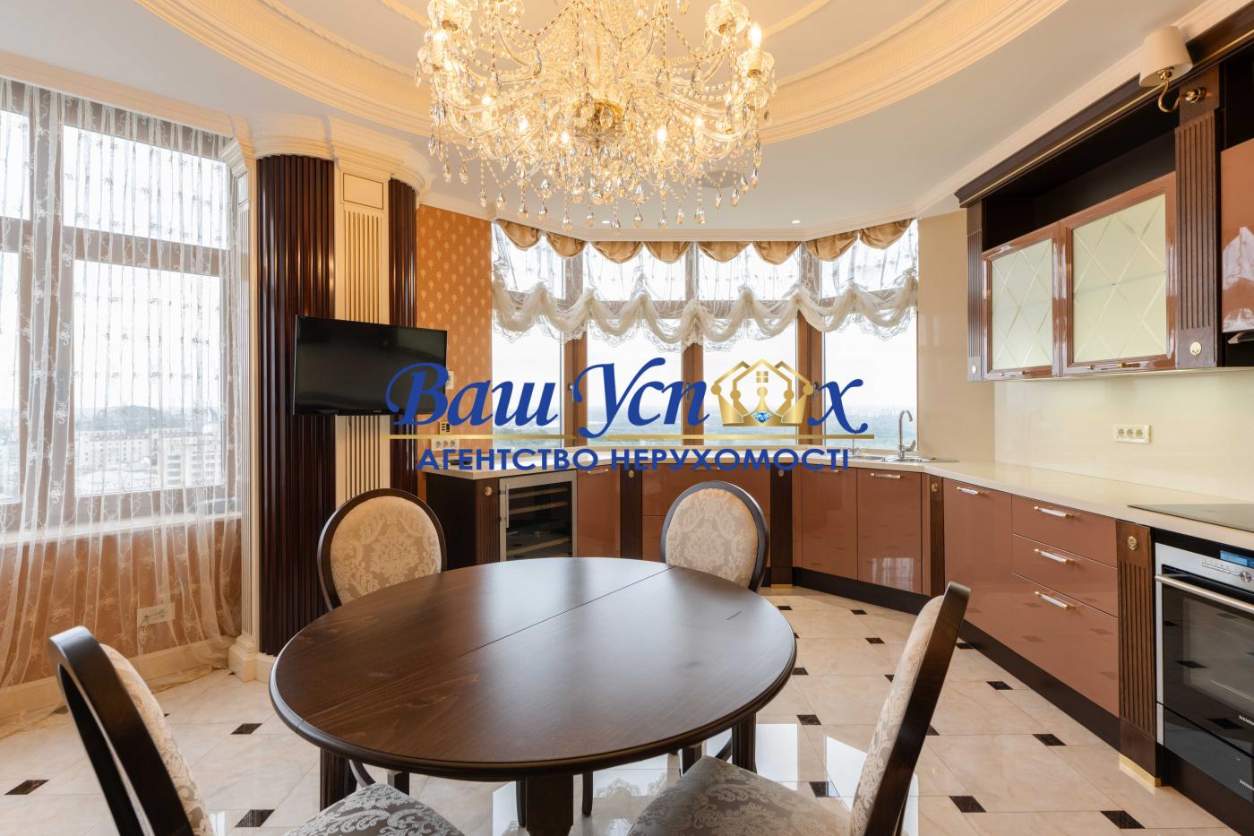 Продажа пентхауса с ремонтом в центре Киева. Кловский спуск 5