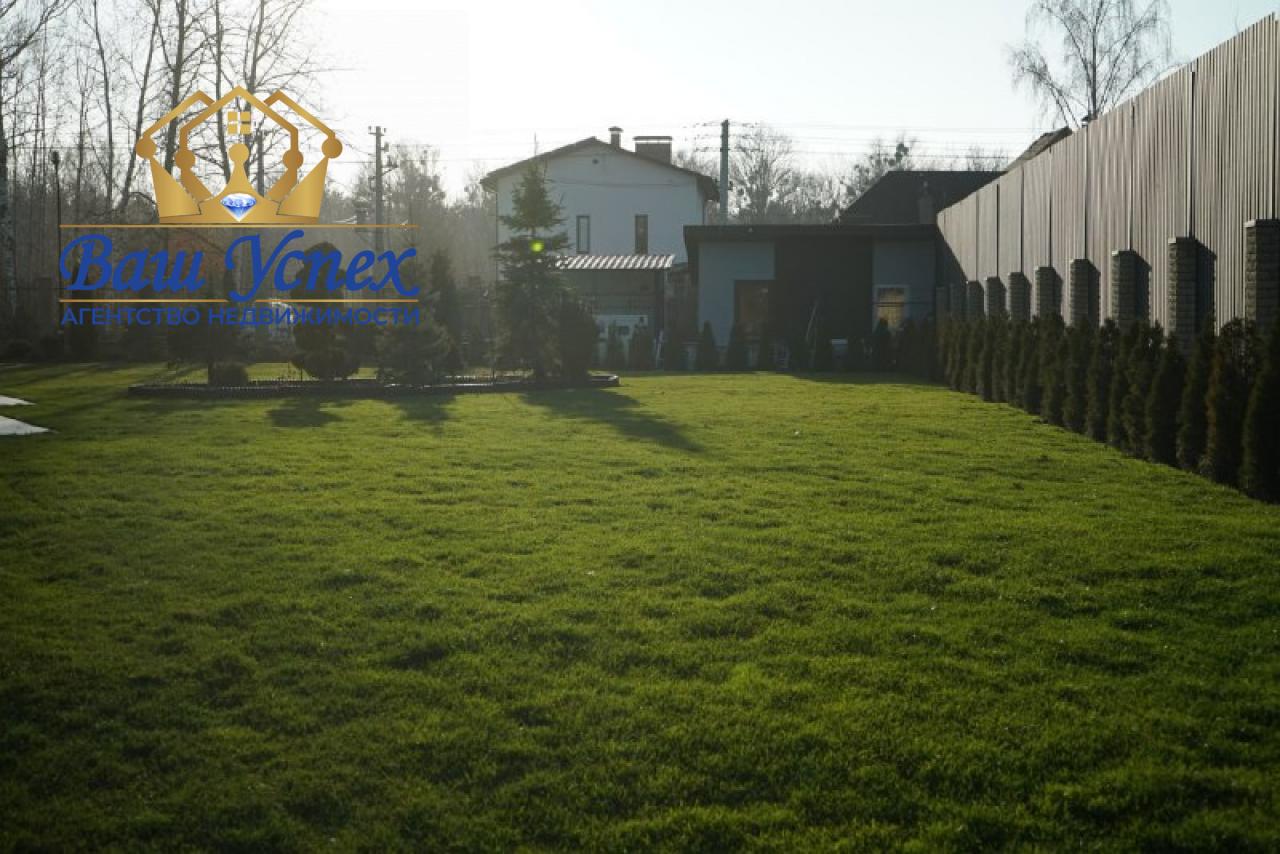 Продажа современного дома с ремонтом .Плюты. выход на реку