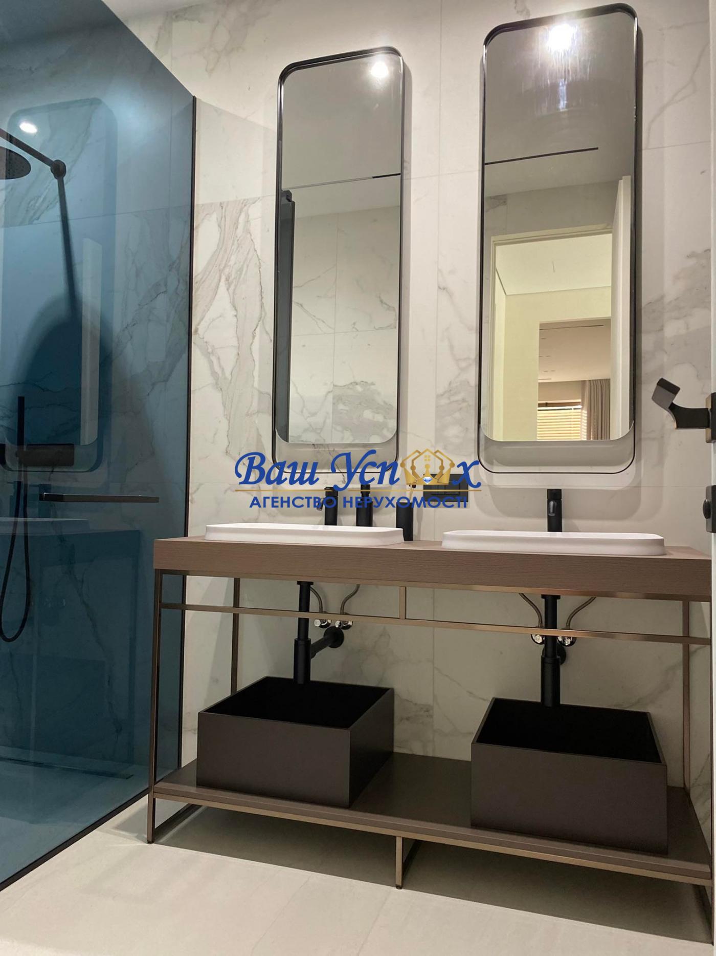 Продажа дома с выходом на воду .КГ Riviera Village