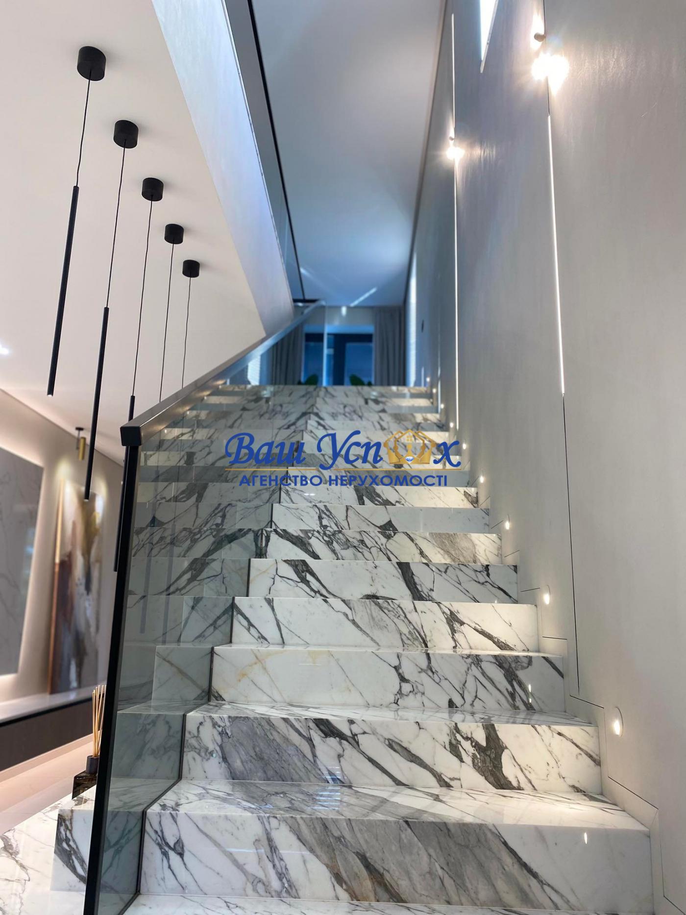 Продажа дома с выходом на воду .КГ Riviera Village