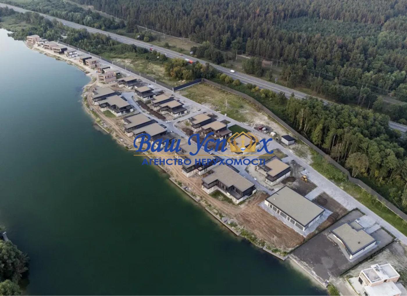 Продажа дома с ремонтом в городке возле озера .село Романков