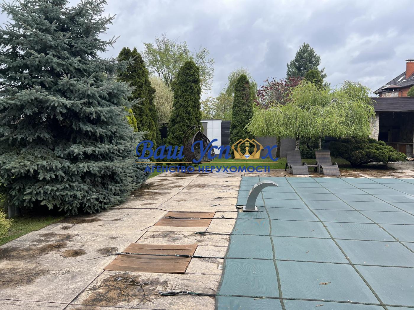 Продажа современного дома с ремонтом  в селе Козин .