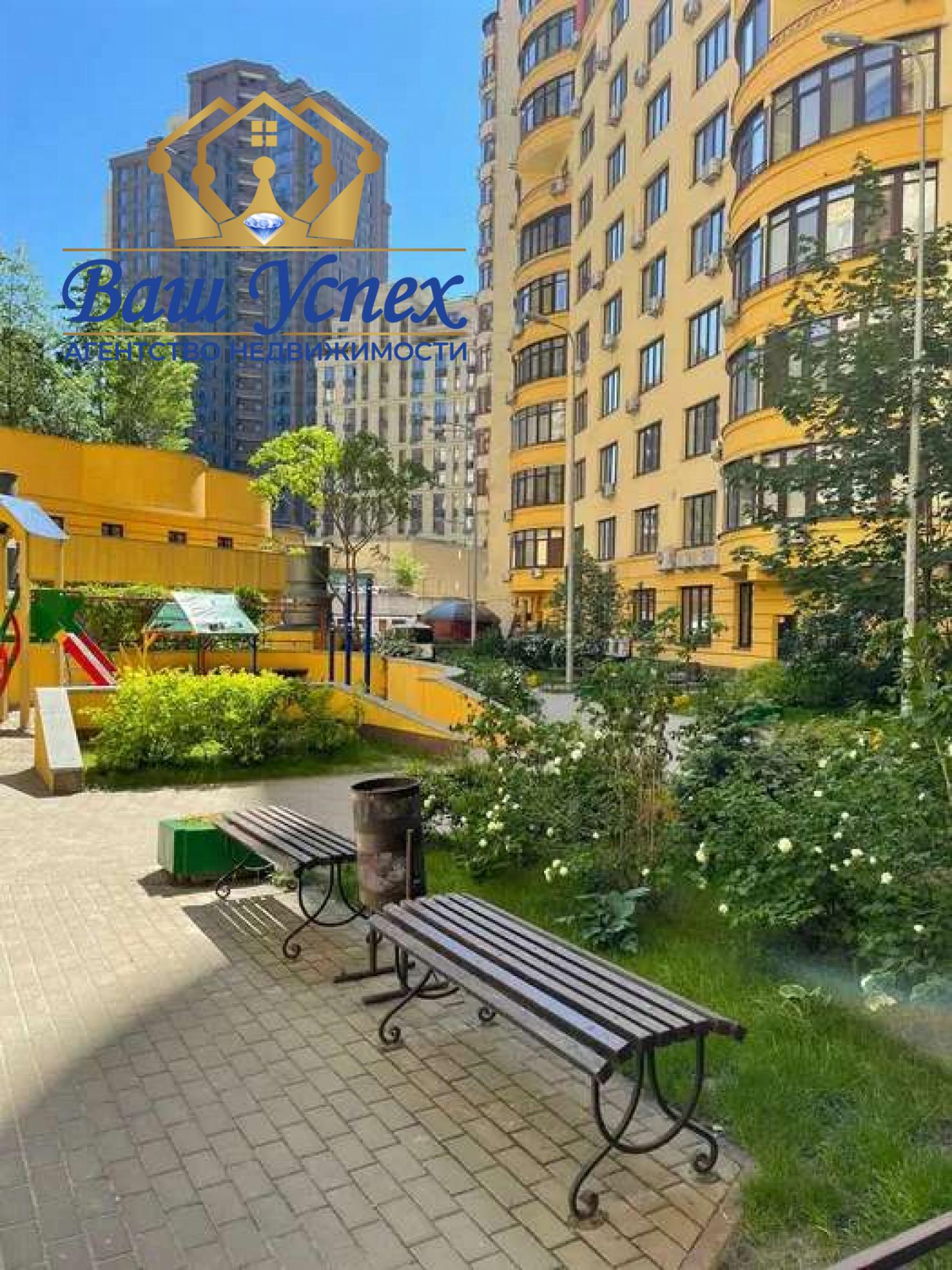 Продам 3 ком квартиру  по ул. Вячеслава Чорновола 29а.Метро Лукьяновская