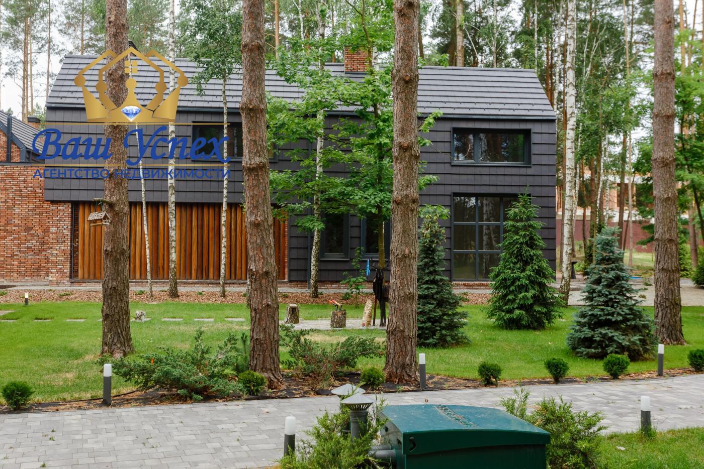 Продажа нового дома с ремонтом в городке в лесу Riviera Village.