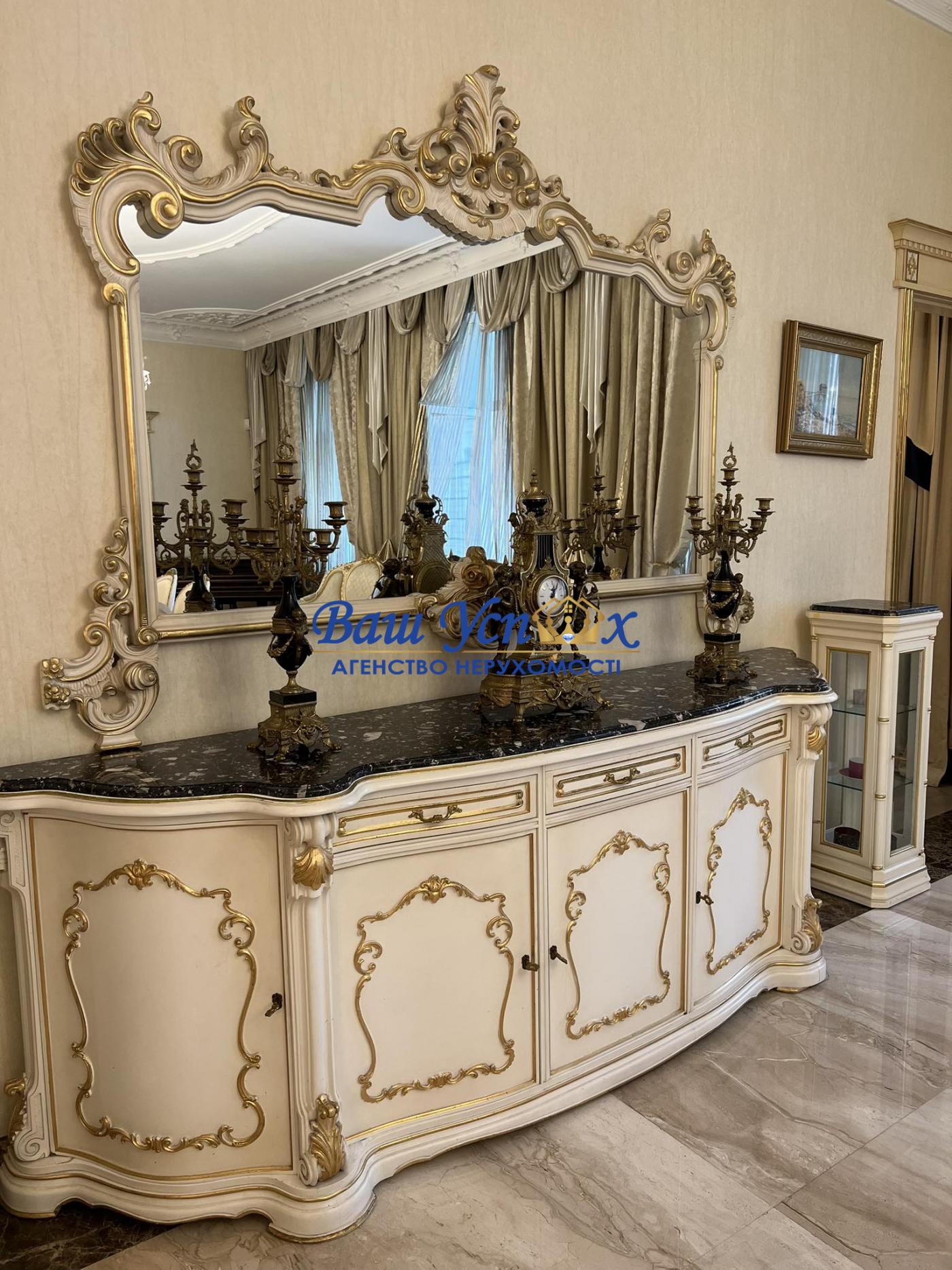 Продажа 4 ком с ремонтом  царский дом  ул. Жилянская, Классика