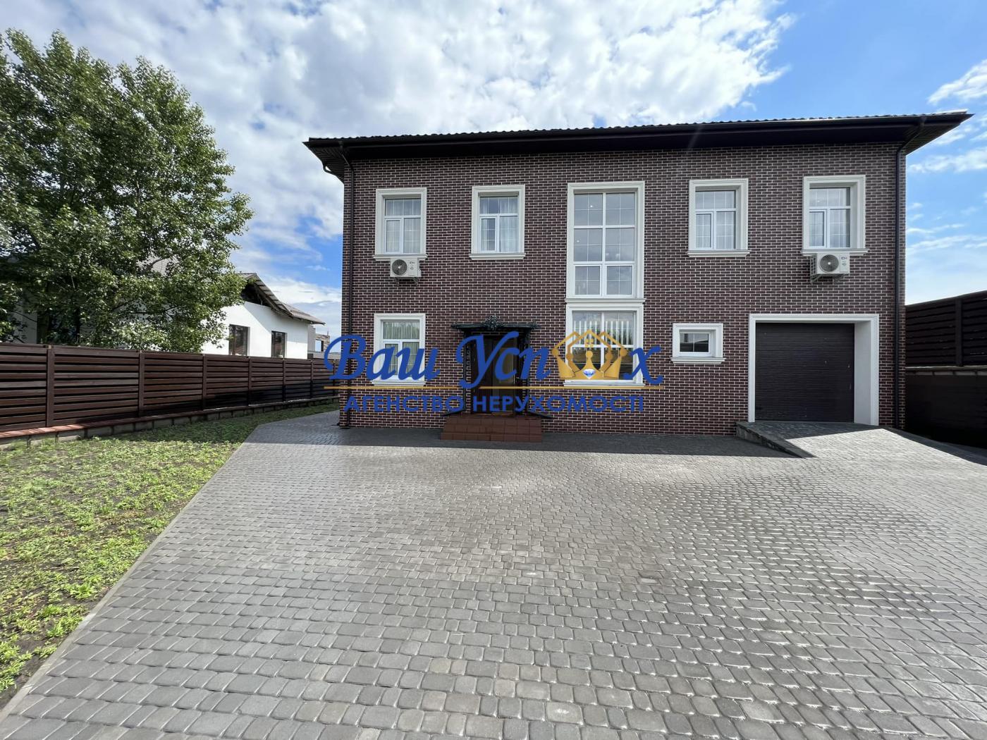 Продаж нового  будинка з  ремонтом  у озера.  Село  Лісники