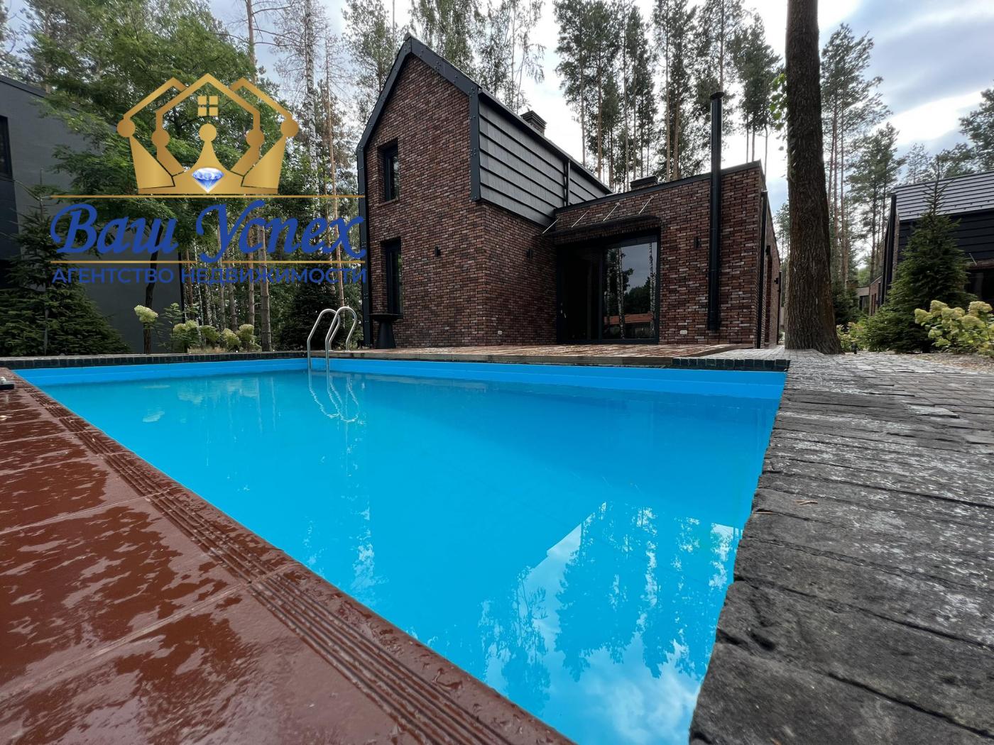 Продажа нового дома с ремонтом в городке в лесу Riviera Village.