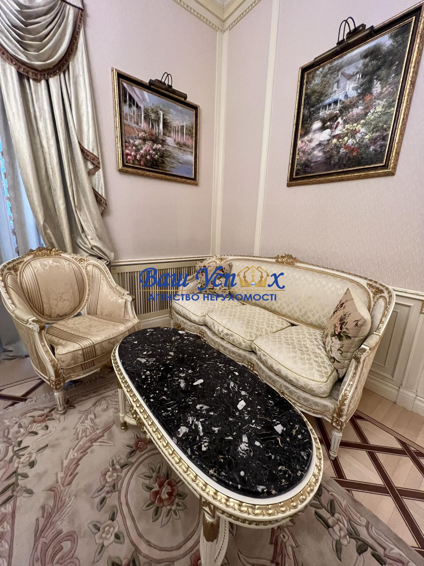 Продажа 4 ком с ремонтом  царский дом  ул. Жилянская, Классика