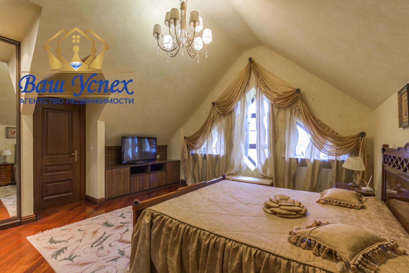 Продажа классного дома в лесу.  В центре села Лесники.Новообуховская трасса