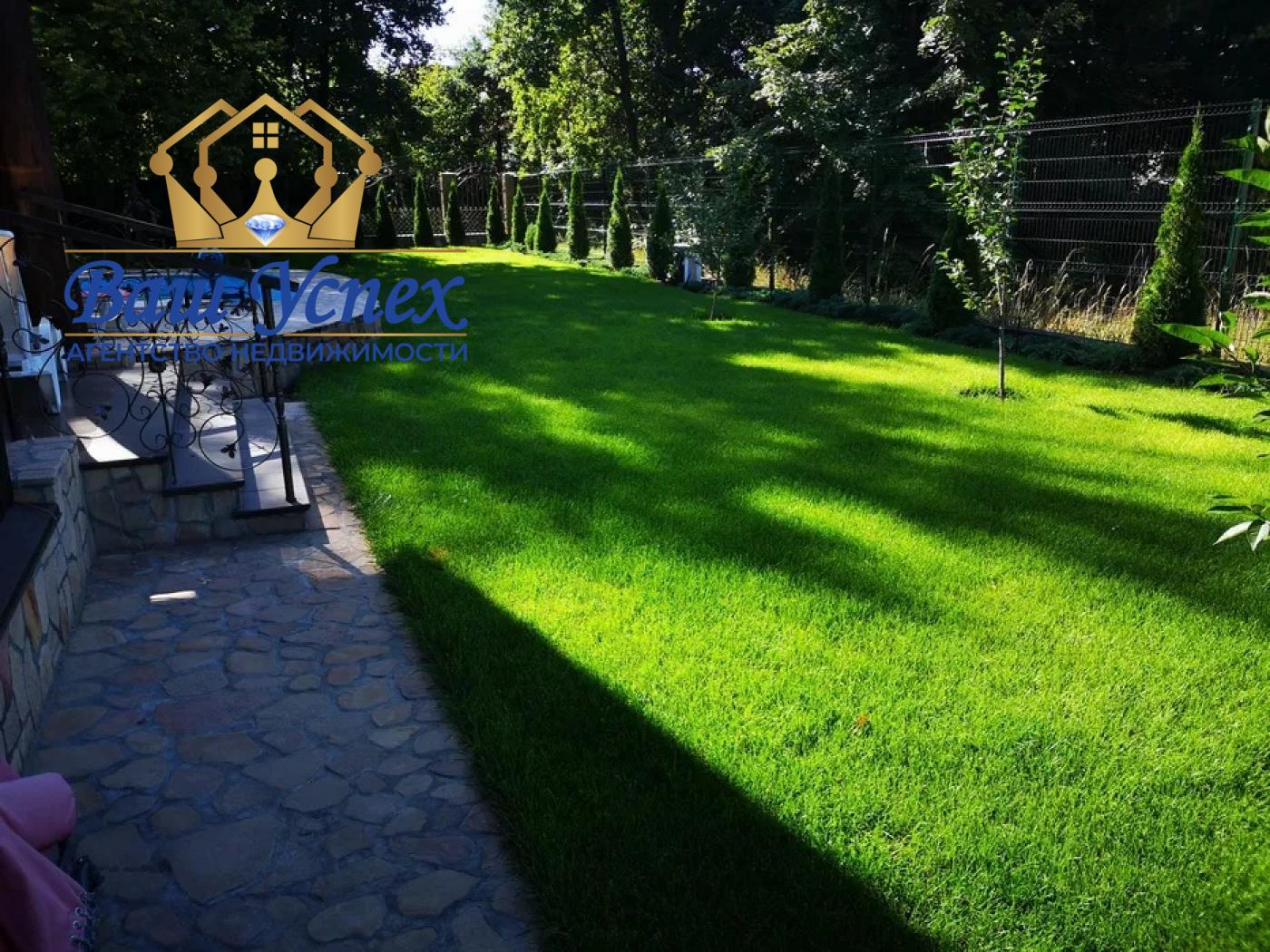 Продается дом с бассейном село Козин. Конча Заспа