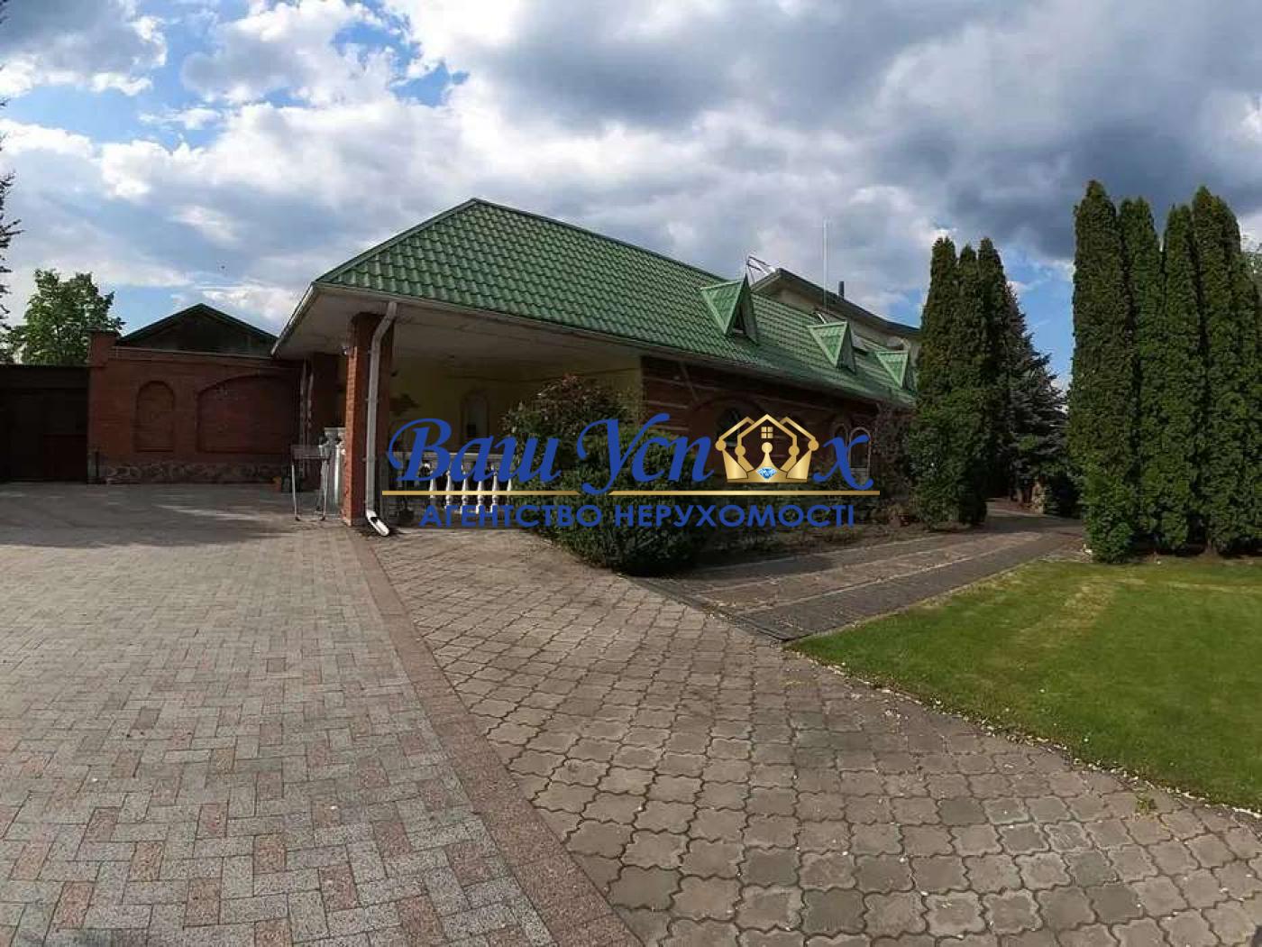Продаж елітного будинку з власним вихідом до води в селі Козин