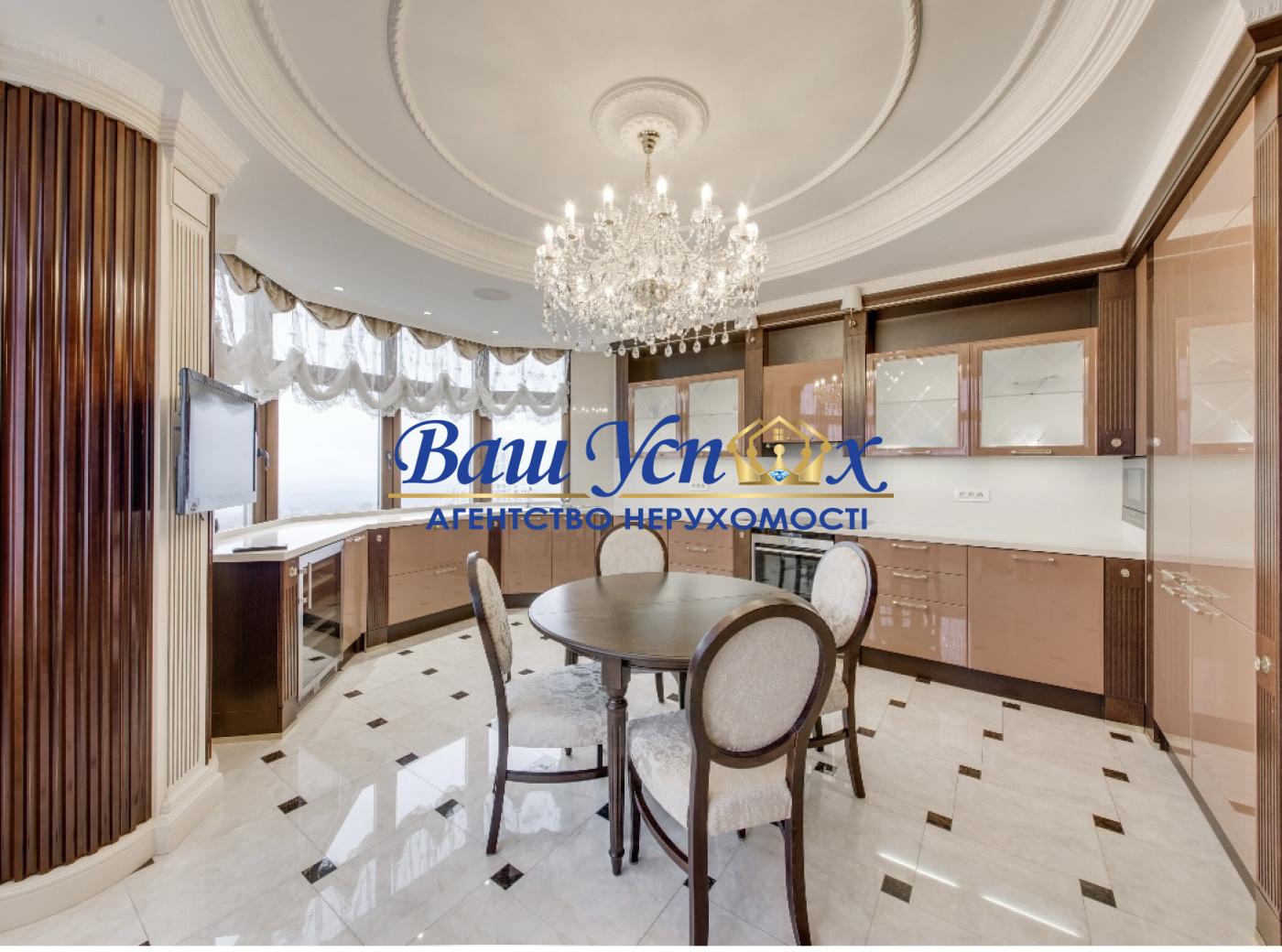Продажа пентхауса с ремонтом в центре Киева. Кловский спуск 5
