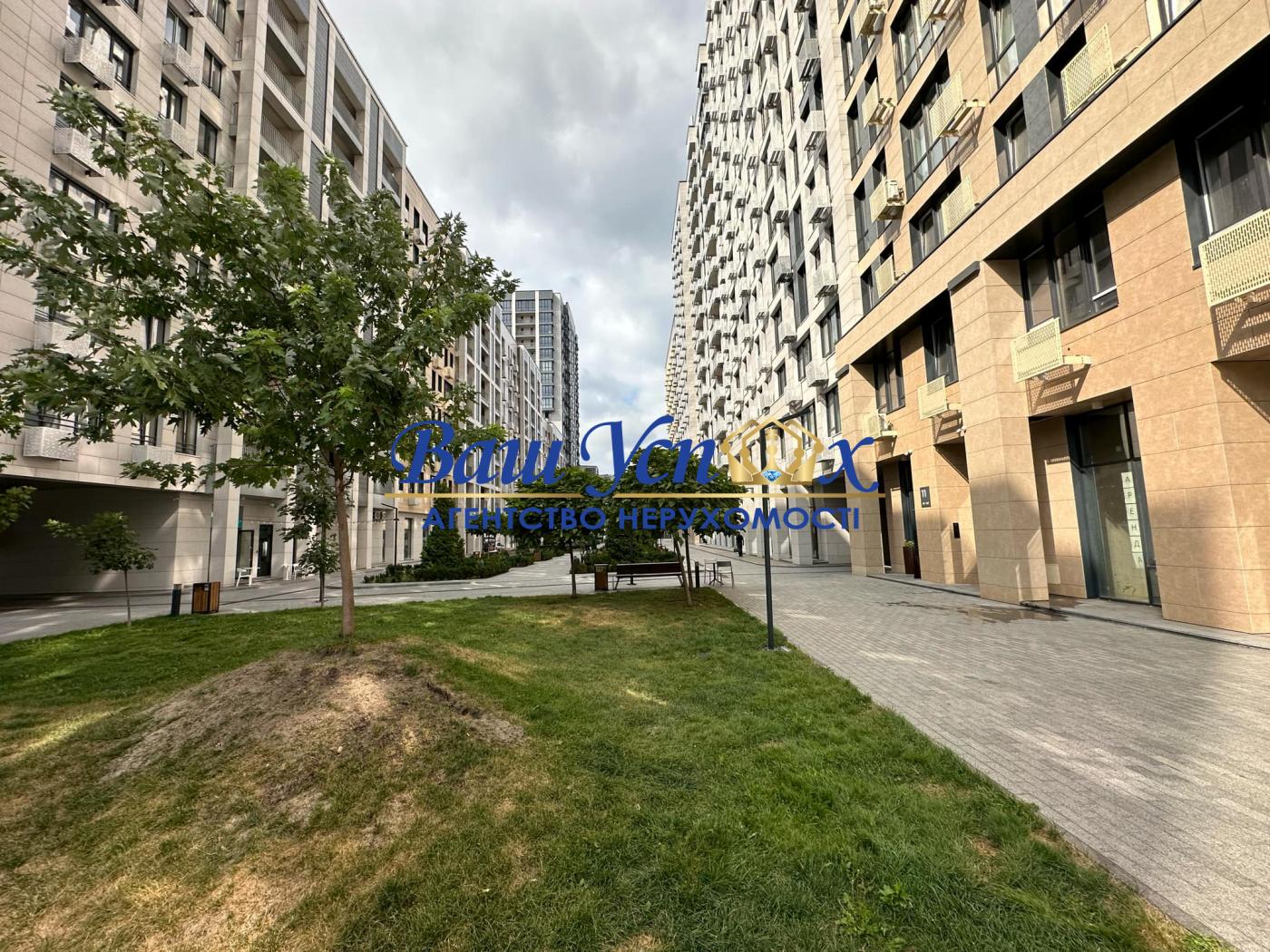 Продаж 4 кімнатної квартири з терасою  ЖК Ярославів Град .