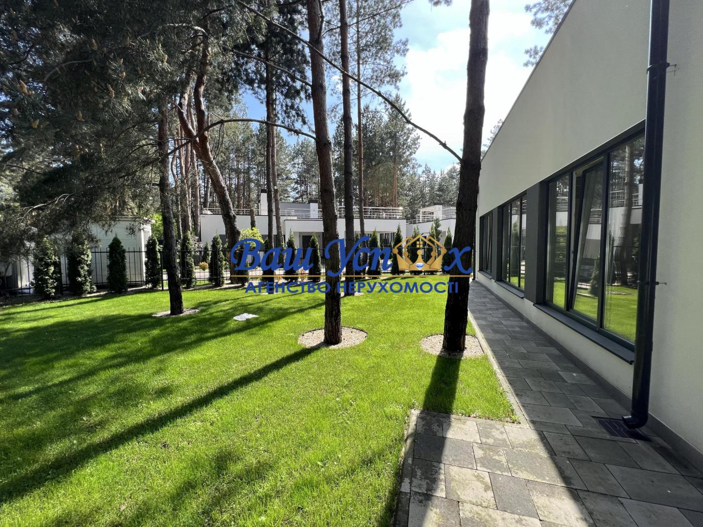 Продажа нового дома в лесу  в городке  район Бровары .