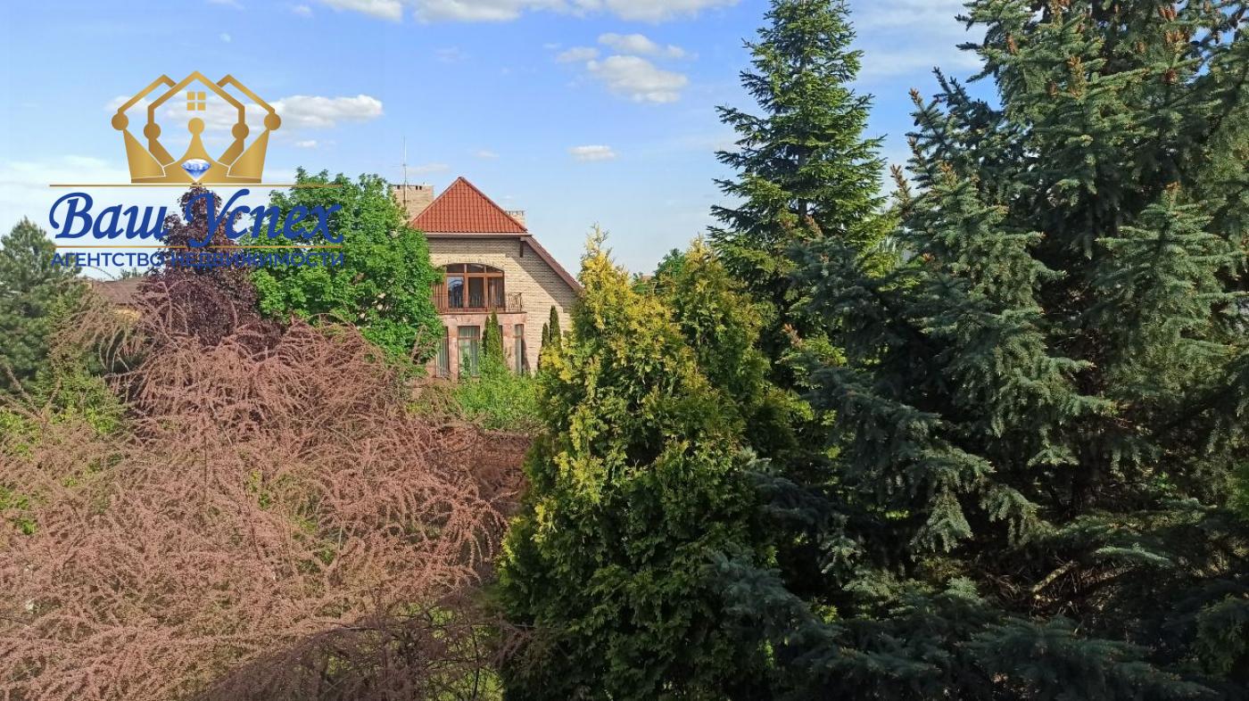 Продажа дома с бассейном ,село Лесники.